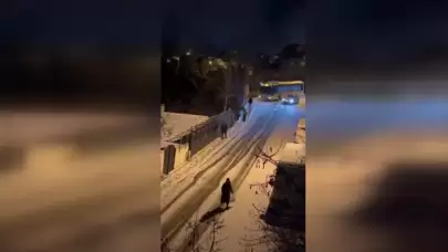 İstanbul'da kar yağışı trafiği olumsuz etkiledi