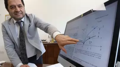 Türk profesör dünya fizik literatürüne girdi