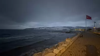 Van Gölü'nde dev dalgalar oluştu