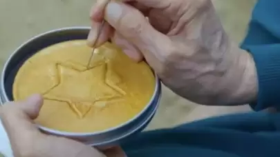 Squid Game Dalgona şekeri tarifi! İşte evde kolayca yapabileceğiniz meşhur Kore şekeri