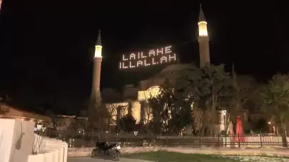 Osmanlı geleneği mahyalar camilere asıldı