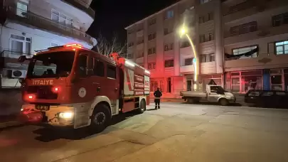 Banyonun fayansları düştü, bina tahliye edildi!
