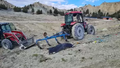 Burdur'da sürücü devrilen traktörün altında kaldı