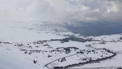 Lübnan'da kar yağışı felaketi: Mahsur kalan 130 kişi kurtarıldı