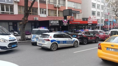 Arkadaşını bıçaklayıp 4. kattan atladı