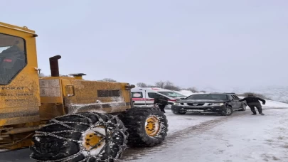 Tokat'ta kar engeline takılan hasta çift kurtarıldı!