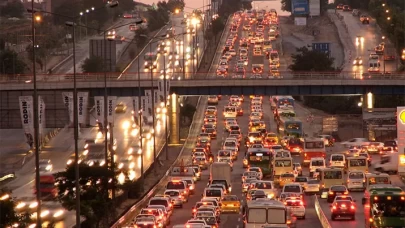 D-100 ve TEM Otoyolu'nda trafik sıkışıklığı devam ediyor