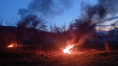 Pütürge’de zirai don endişesi: Çiftçiler ateş yakarak önlem aldı