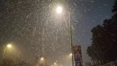 İstanbul'da  kar yağışı sürüyor