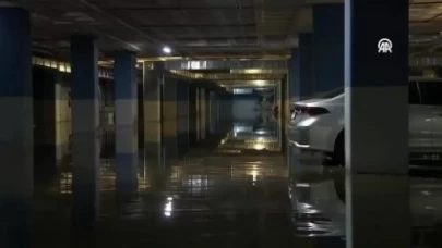 Bayrampaşa’da kapalı otoparkın zemin katını su bastı: O anlar kameralarda