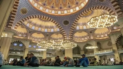 Kırgızistan'ın başkenti Bişkek'te ilk teravih namazı kılındı