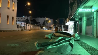 Hatay'ı fırtına vurdu: 3 tekne alabora oldu