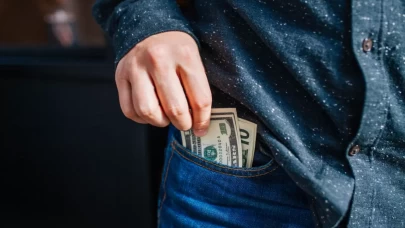 Kıyafet Ceplerinin Gizemli Geçmişi: Ne Zaman İcat Edildi ve Kimler İlk Kullandı?