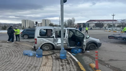 Sivas'ta üniversite öğrencisi trafik kazasında feci yaralandı