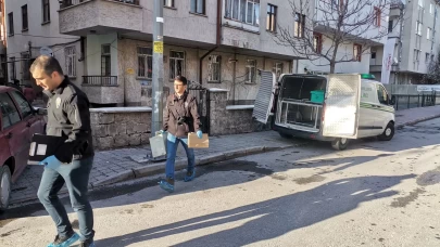 Genç kız annesini defalarca bıçaklayarak öldürdü