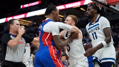 NBA’de kavgaya karışan 5 oyuncu ve 2 antrenör ihraç edildi