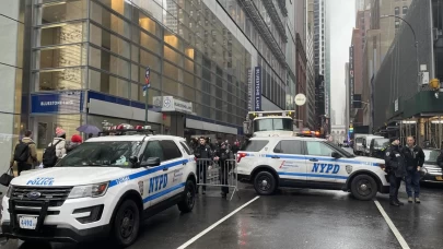 New York’ta bir kişi Times Meydanı'nda ateşe verildi