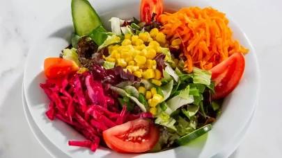 Mevsim Salatası Tarifi: Sağlıklı ve Lezzetli Bir Alternatif!