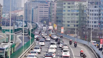 İstanbul'da akşam saatlerinde trafik yoğunluğu yüzde 80'e ulaştı