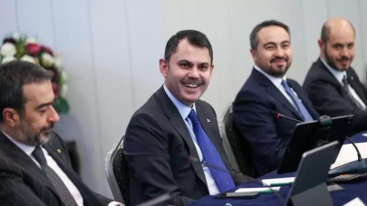 Bakan Kurum: Bayramın mübarek, günün aydın olsun Türkiye'm