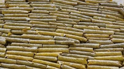 Yaprak sarmayı mükemmel pişirmenin sırları: Tavuk suyu ve maden suyu kullanın