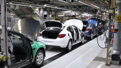 İngiltere'de araç satışları düşüş eğilimini beşinci aya taşıdı