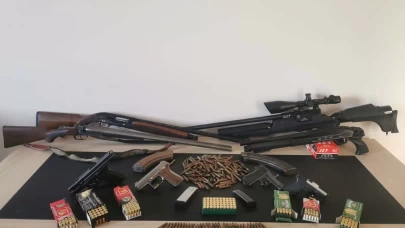 İzmir'de çok sayıda silah ve mühimmat ele geçirildi