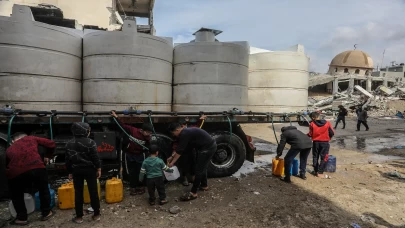 Gazze’de su krizi: Filistinliler, bidonlarla yaşam savaşı veriyor