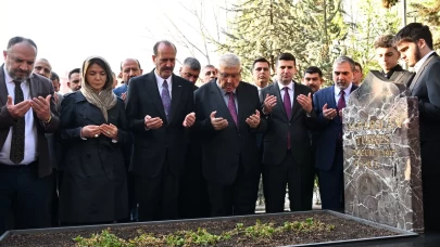 MHP'den Başbuğ Alparslan Türkeş’in kabrine ziyaret