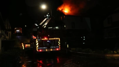 Kocaeli'de villanın çatısında çıkan yangın paniğe neden oldu!