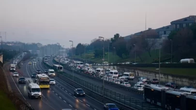 İstanbul'da sabah saatlerinde trafik yoğunluğu oluştu