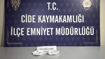 Polis ekiplerinin durdurduğu araçtan uyuşturucu çıktı: 2 gözaltı