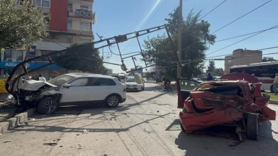 Adana'da zincirleme trafik kazası: 2 kişi yaralı