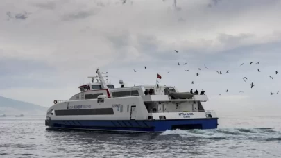 İzmir'de vapur seferlerine "rüzgar" engeli