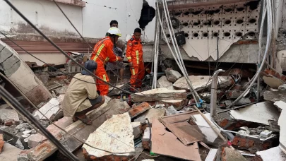 Myanmardaki depremlerin artçıları devam ediyor