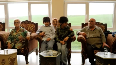 Bakan Göktaş, Tekirdağ'da huzurevi sakinlerini ziyaret etti