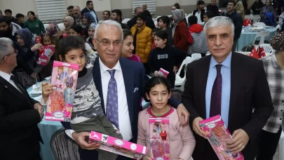 Adana Vakıflar Bölge Müdürlüğü'nden minik yürekleri ısıtan iftar!