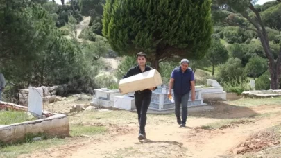 Öz babaları tarafından öldürülen bebekler aynı tabutta taşındı