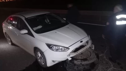 Hareket halindeki tırdan fırlayan tekerlek, sürücüyü yaraladı