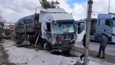 Kütahya’da feci kaza: Tır ile panelvan çarpıştı, 1 ölü, 2 yaralı