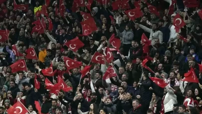 Türk taraftarlar, millileri Macaristan'da yalnız bırakmadı