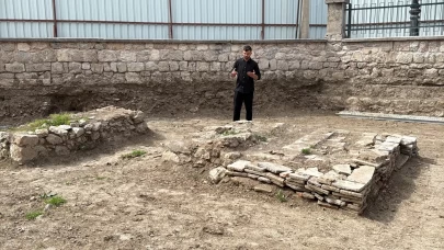 Tokat'ta 540 yıllık camide tarihi mezar kalıntıları bulundu