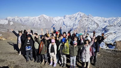 Minikler 3 bin rakımda kayak yaptı