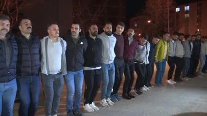 Elazığ’da 'sahur halayı' renkli görüntüler oluşturdu