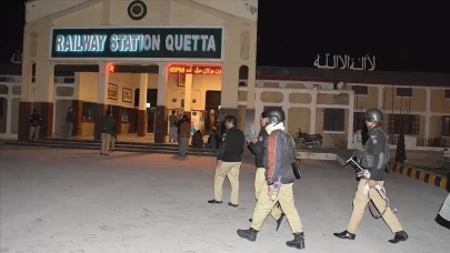 Pakistan'da 21 kişiinin öldüğü tren saldırısının ardından ordu operasyonu tamamlandı