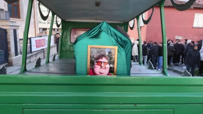 Hayatını kaybeden sosyal medya fenomeni Efecan Kültür son yolculuğuna uğurlandı
