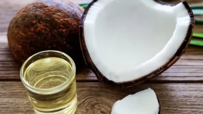 Hindistan cevizi yağı dişleri beyazlatır mı?