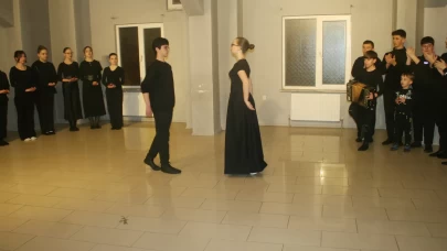 Kuzey Kafkas halk dansını gelecek nesillere aktarmayı amaçlıyorlar