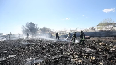 Antalya'da hurda deposunda çıkan yangın hasara neden oldu