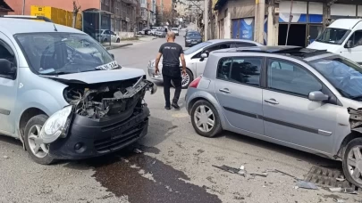 Karabük'te hafif ticari araç ile otomobil çarpıştı: 2 yaralı